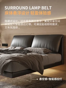 Úszó ágy valódi bőr csendes szél hálószoba nagy ágy olasz fény luxus ágy egyszerű, tömör fa puha csomagolva ágy