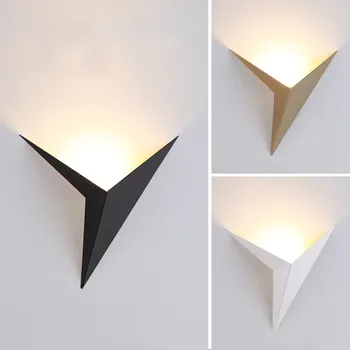 A személyiség kreatív vas művészeti háromszög alakú fali lámpa egyszerű hálószoba tanulmány szállodai szoba éjjeli led fali lámpa, tükör, fényszóró